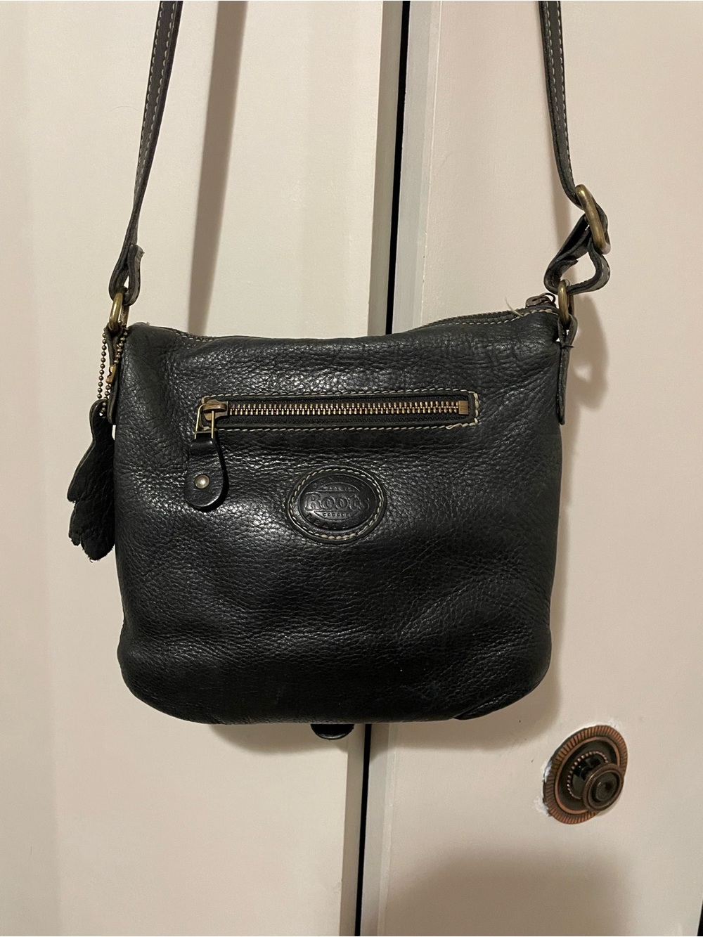 Roots Ladies Charcoal Pebbled Leather Crossbody Bag/Purse